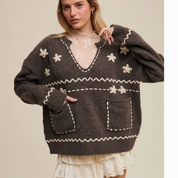 Listicle “ Elena “ Listicle 3D Floral Appliqué Sweater 86 - Picture 3 of 6